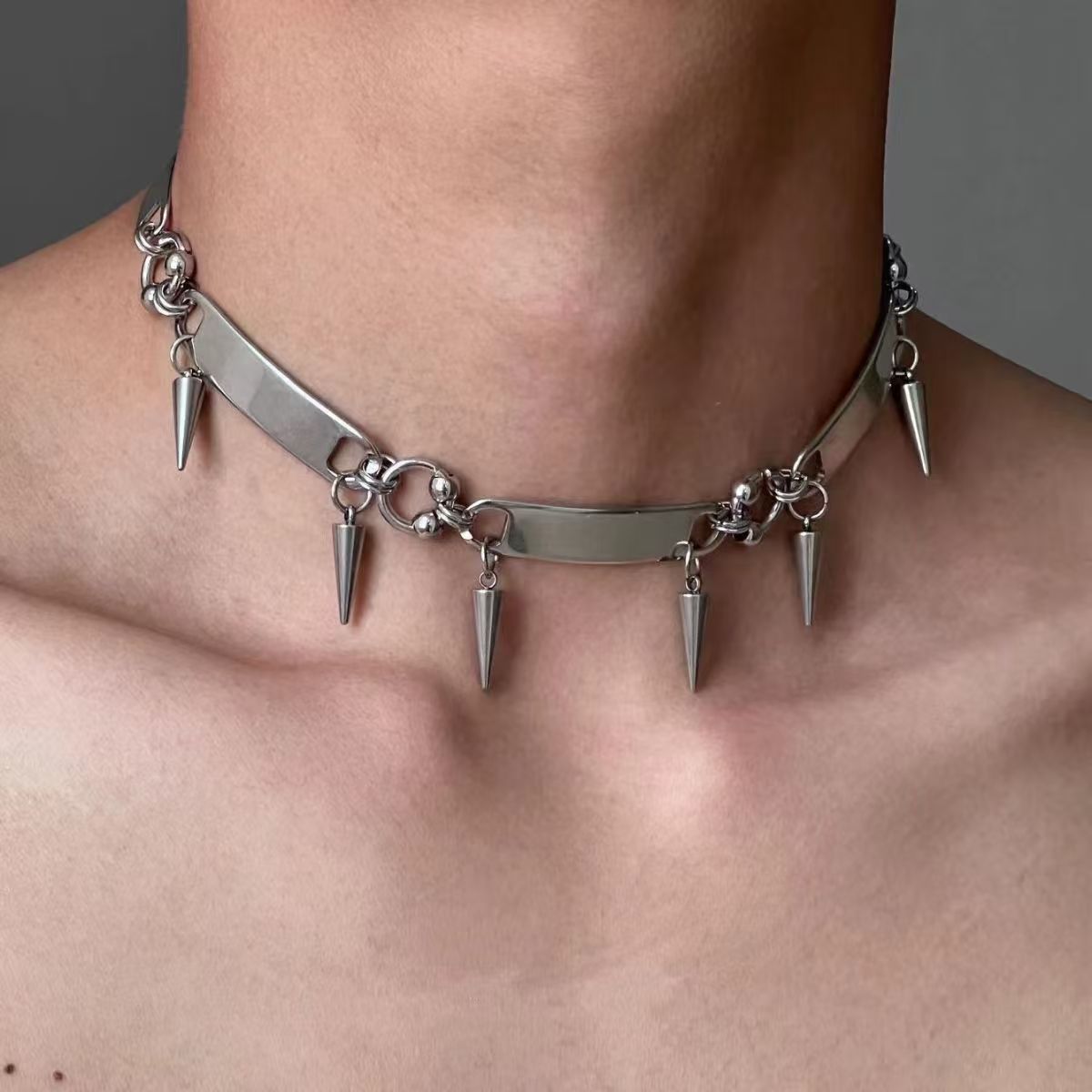 Wholesale Rivet Metal Punk Style Clavicle Chain
